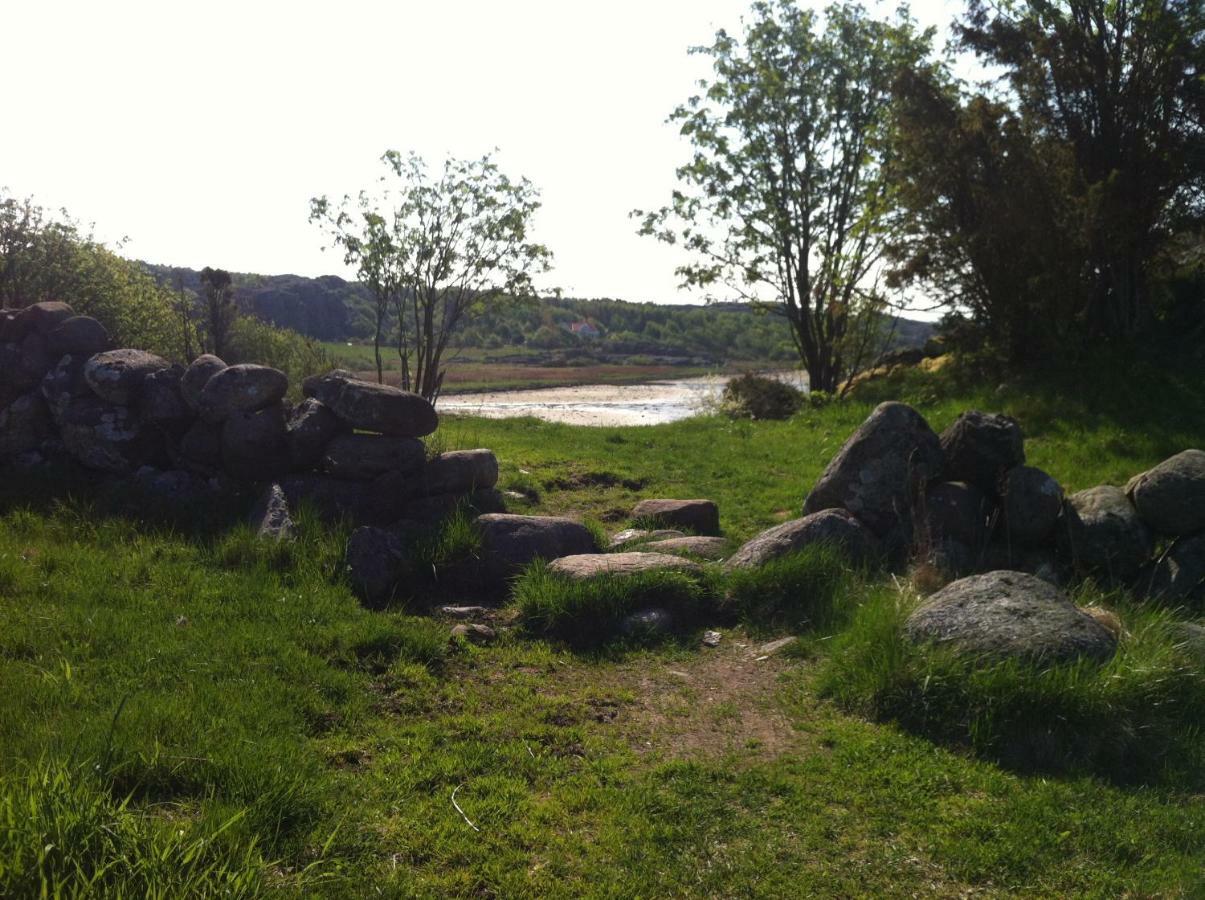 Stuga I Naturskoent Omrade Pa Vaestra Tjoern Saby Экстерьер фото